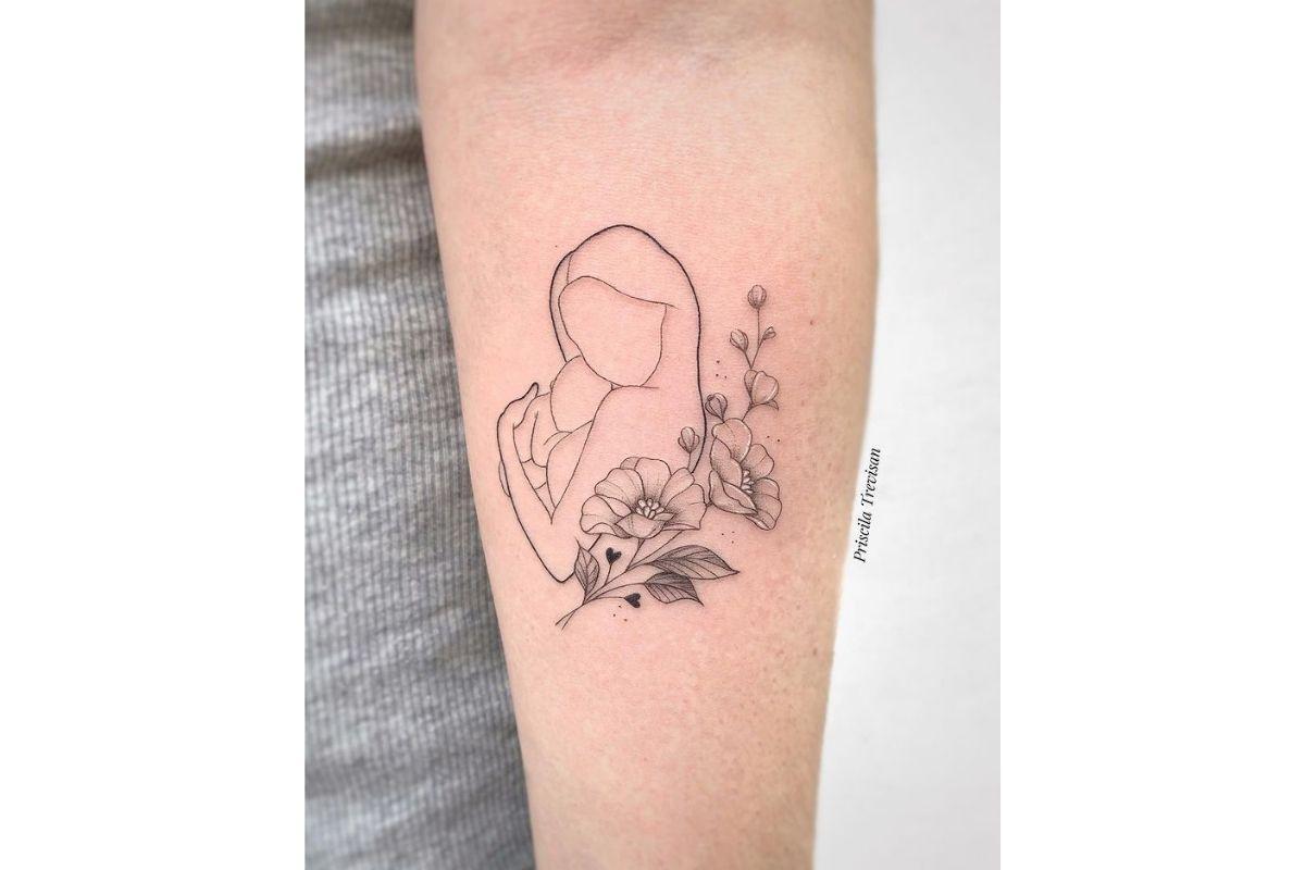 Tatuagem para filho só com linhas e flores 