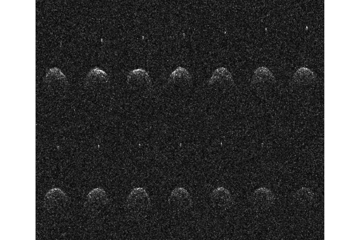14 imagens sequenciais tiradas de Didymos e sua lua, ainda em 2003