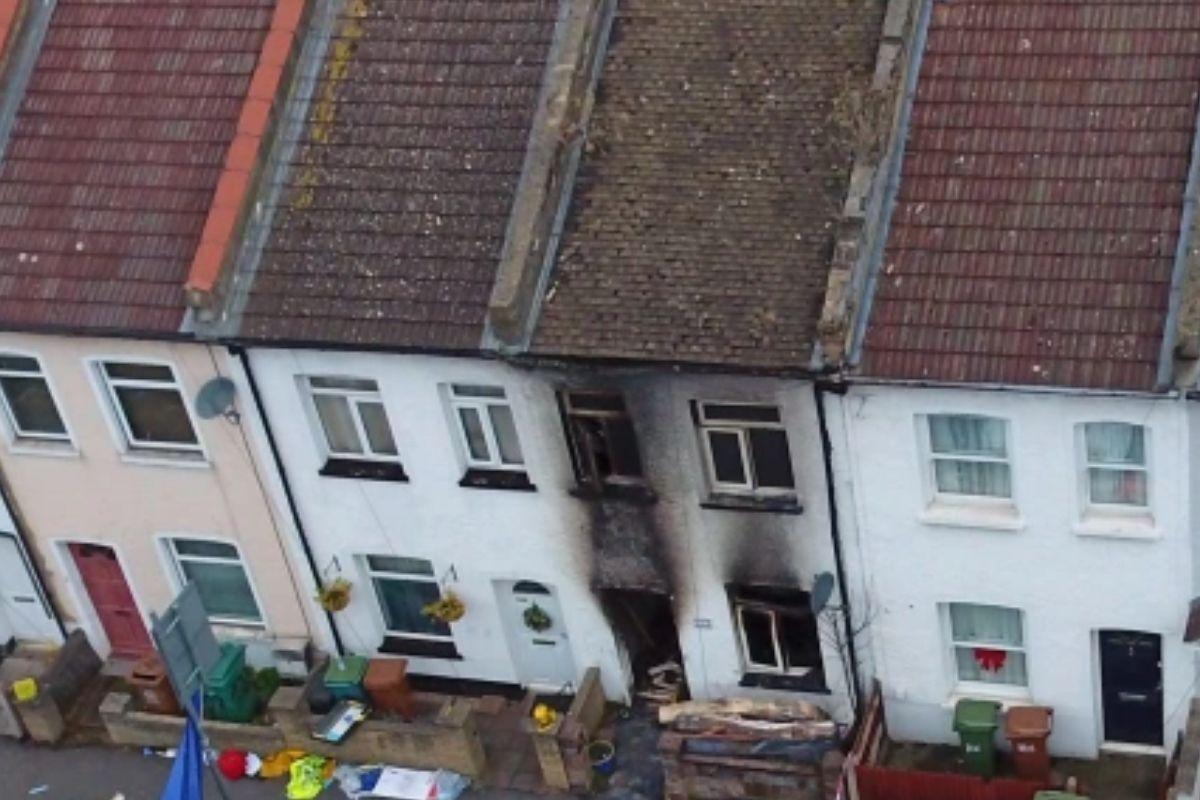 Imagens chocantes mostram as consequências do incêndio que matou tragicamente quatro crianças