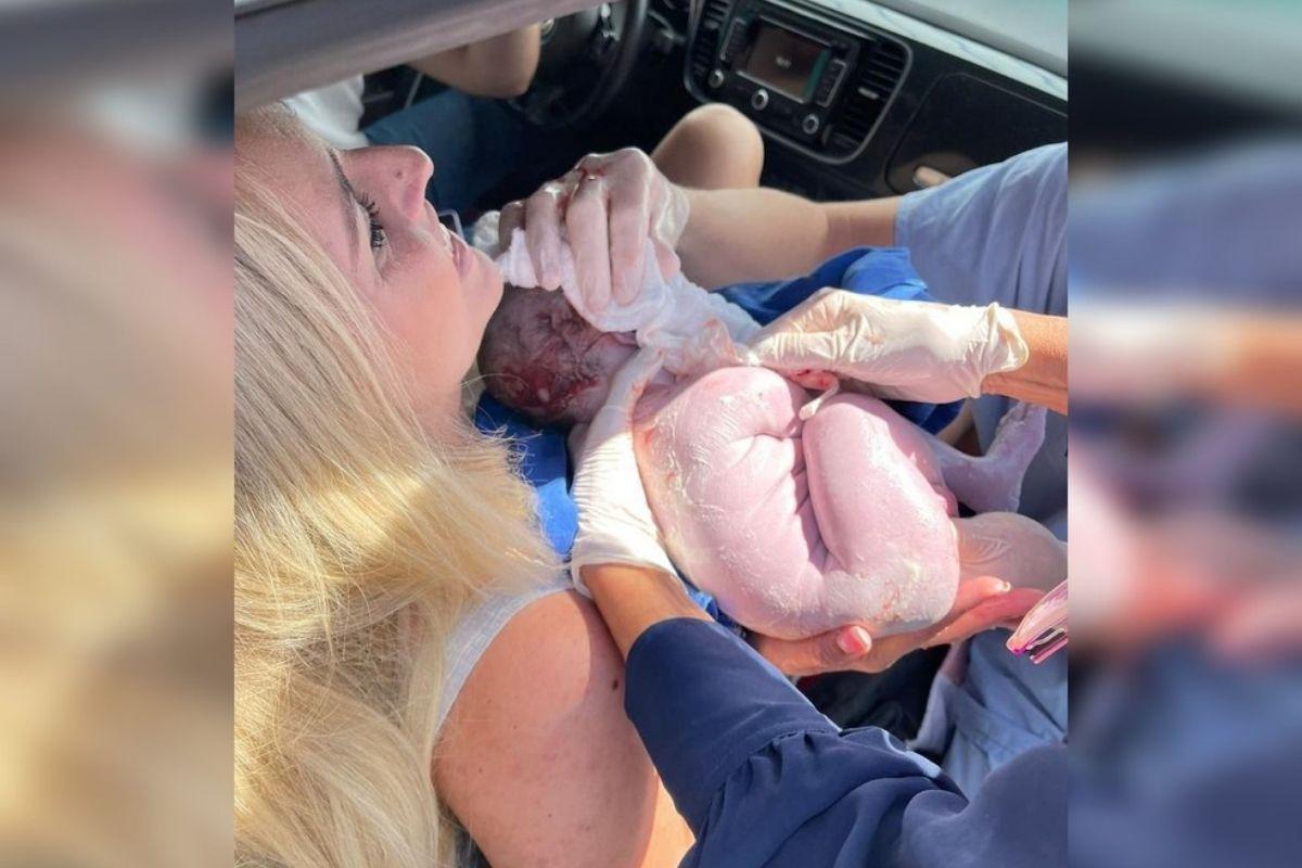 A mãe deu à luz dentro do carro