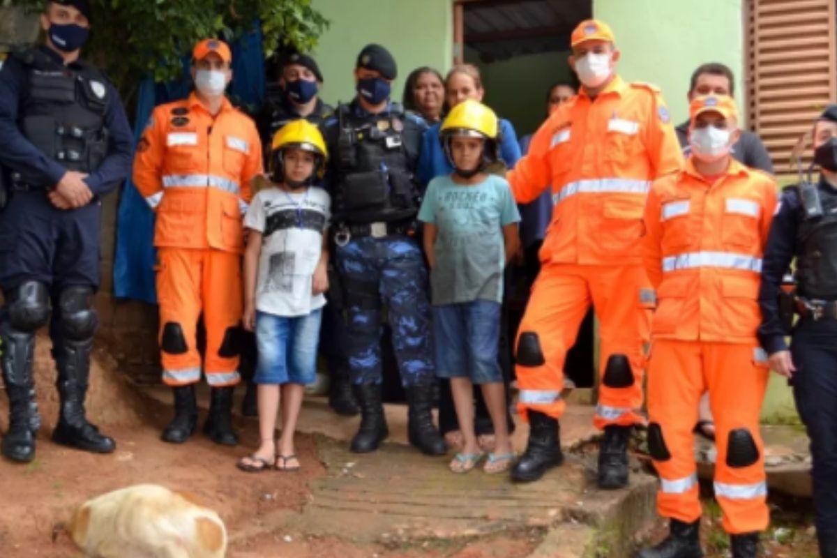 Criança ganha festa surpresa de aniversário da Guarda Municipal e Corpo de Bombeiros, de Itajubá, MG 