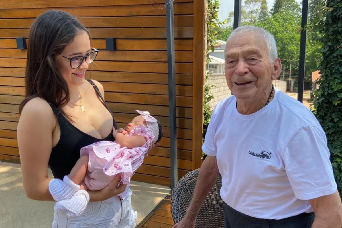 Aos 93 anos, idoso conhece trineta