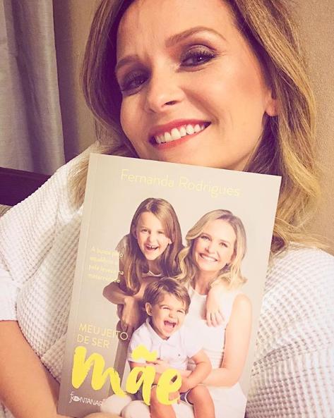A capa do novo sucesso da atriz, Bento e Luísa aparecem com a mãe. (Foto: Reprodução Instagram @fernandarodriguesoficial)