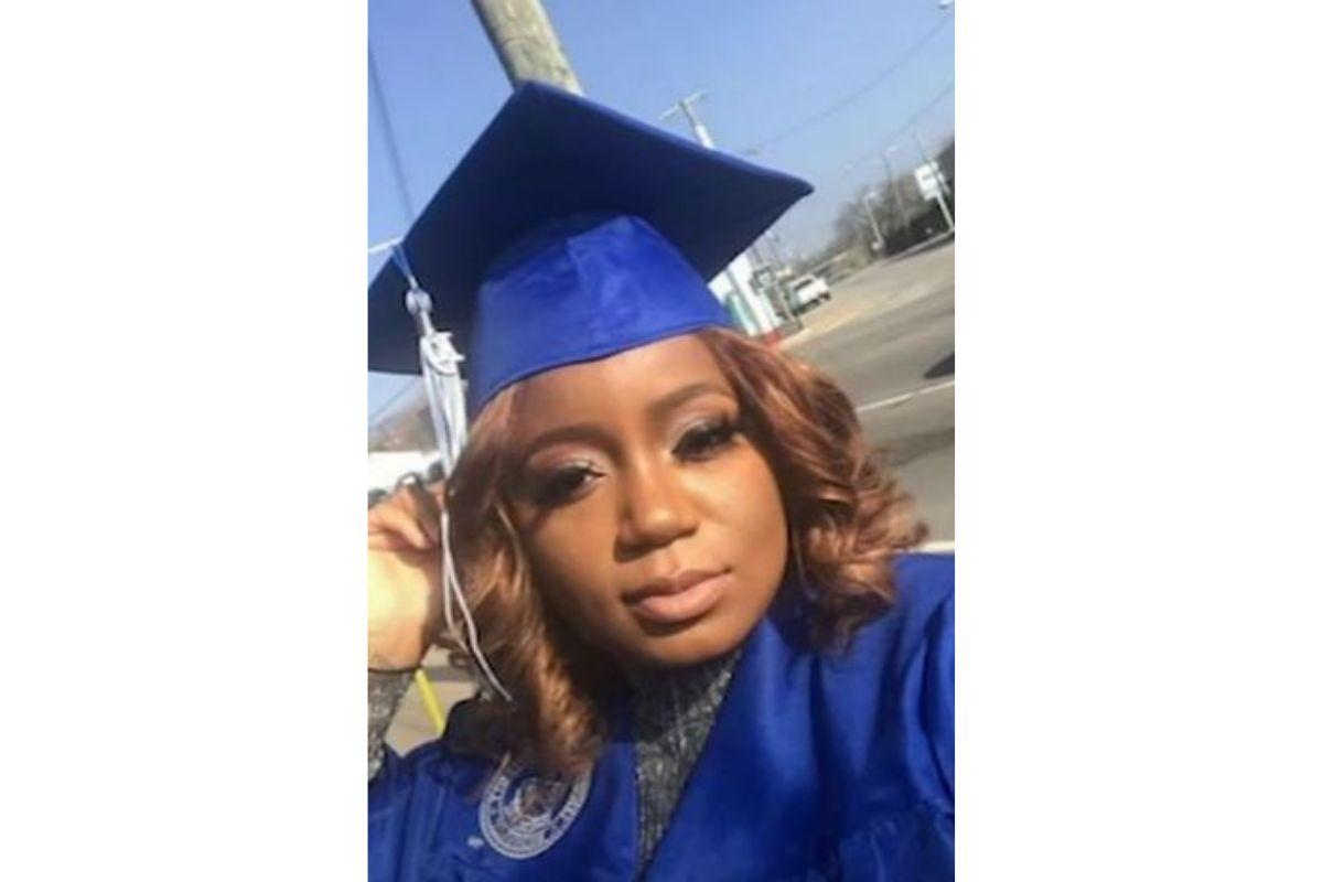 A mãe de Jace, Beverly Lambert, de 26 anos, tinha se formado em 2019 na Tennessee State University (Foto: reprodução/Youtube)