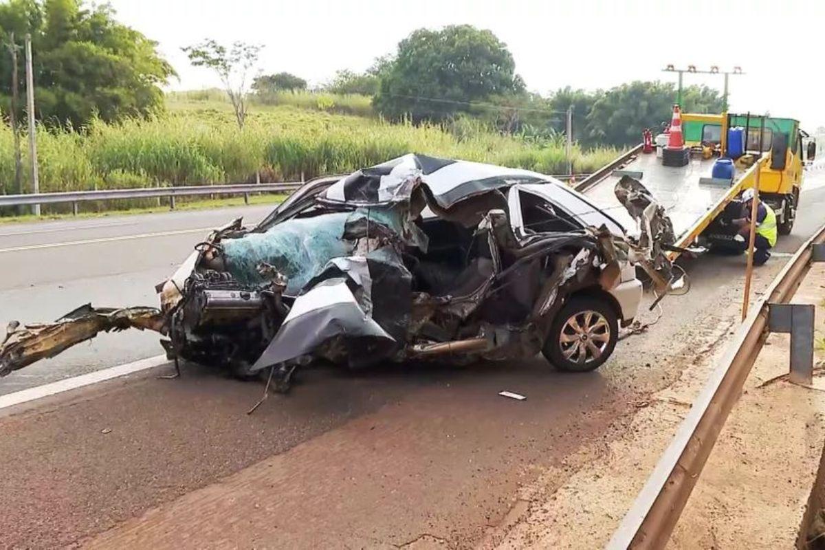 O carro de Tiago ficou neste estado após o acidente (Foto: Reprodução Paulinho Chiari/EPTV)