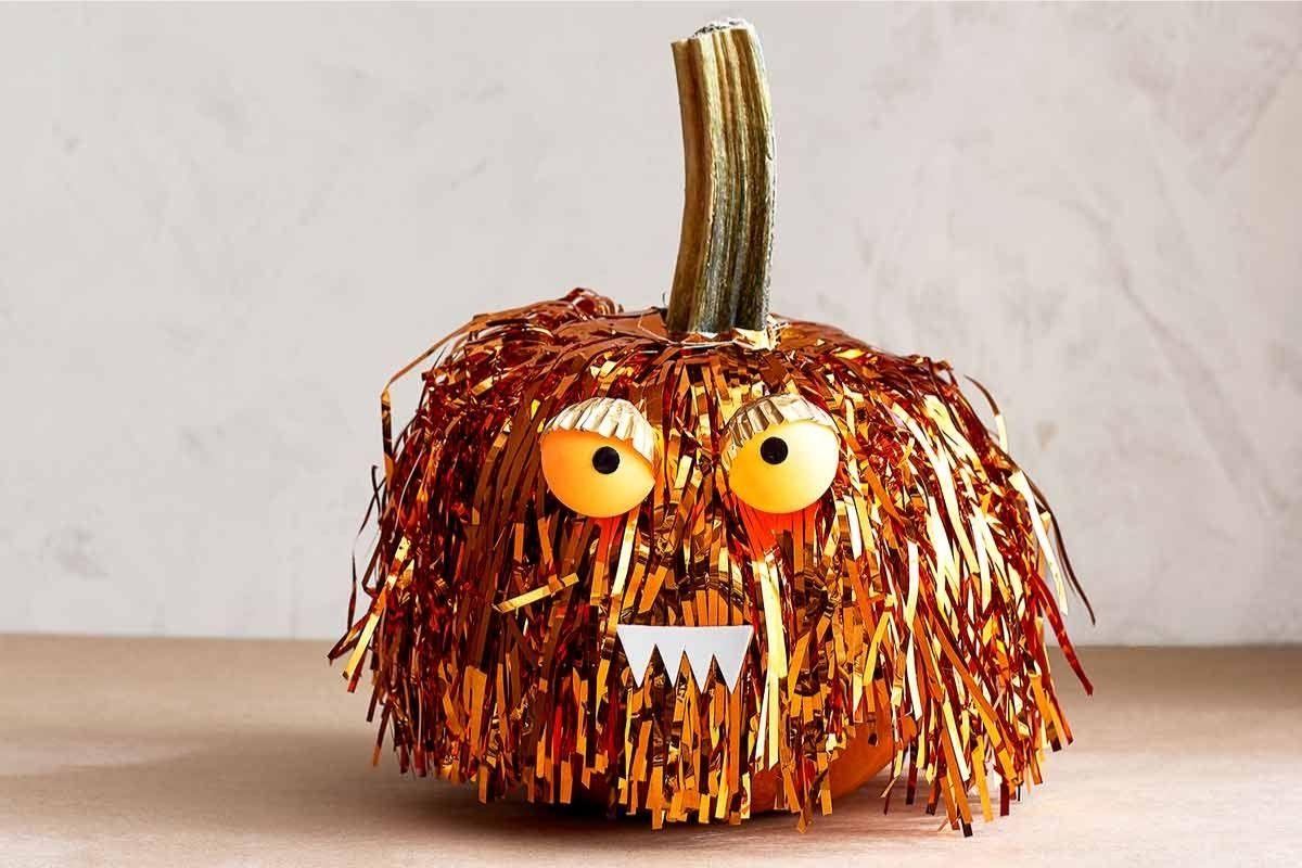 Crie um monstro de Halloween divertido com muita criatividade 
