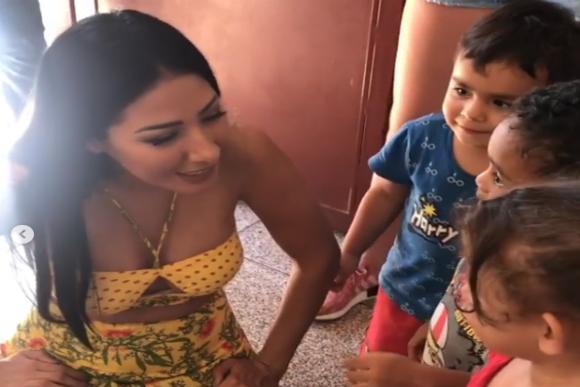 Simaria canta com crianças da ONG (Foto: Instagram/Reprodução)