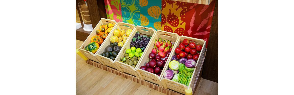 Frutas e legumes estão disponíveis para a preparação dos quitutes