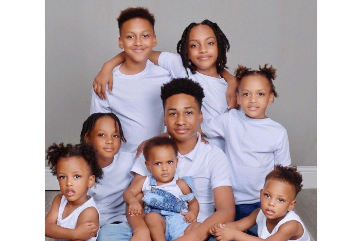Família de 8 meninos, mãe grávida de gêmeos espera pela primeira menina da família de 8 meninos, família com 8 filhos