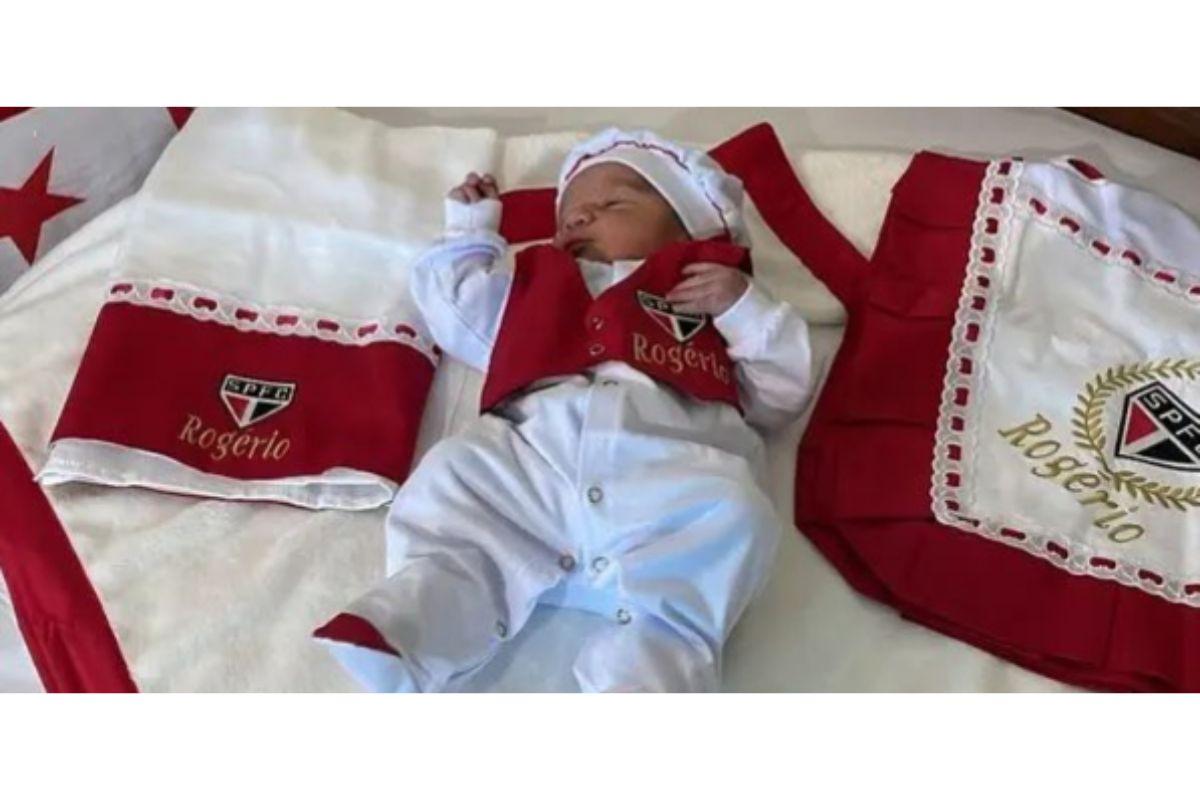 Bebê com roupa do São Paulo