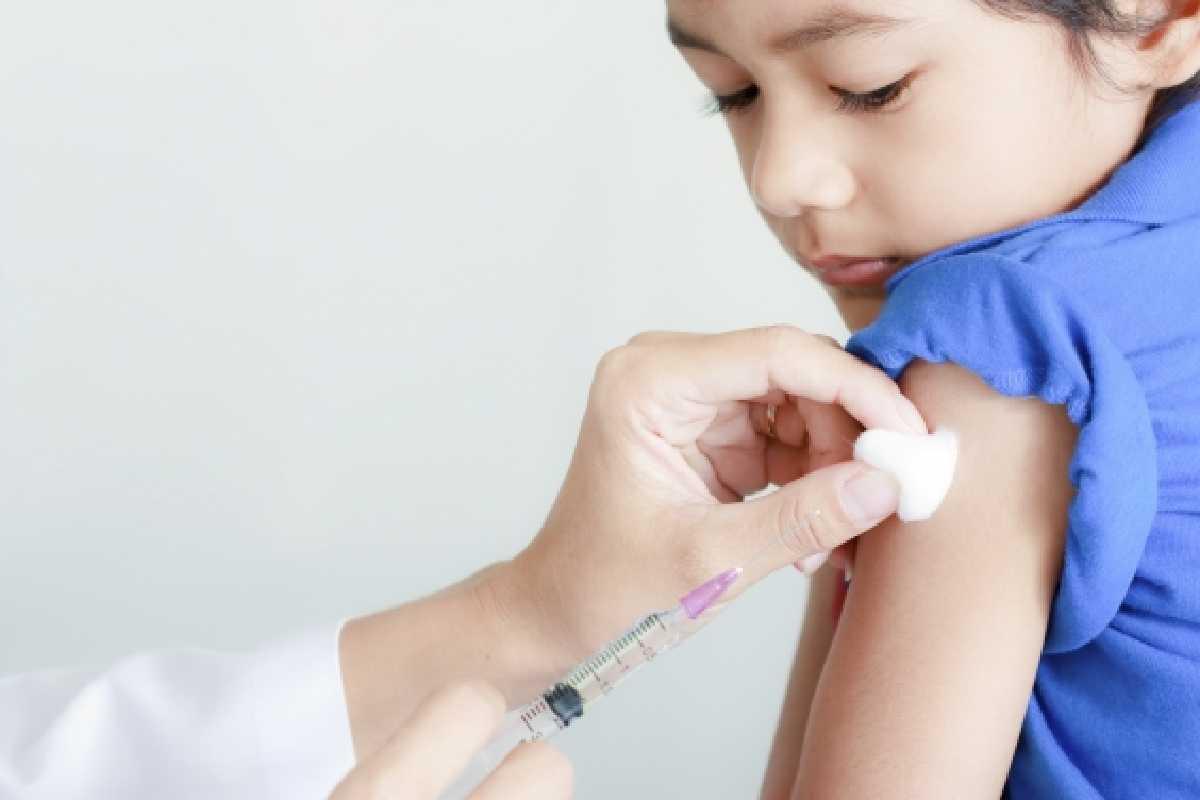 O Ministério da Saúde afirmou que nenhuma criança ou adolescente morreu por causa da vacina contra a covid-19 