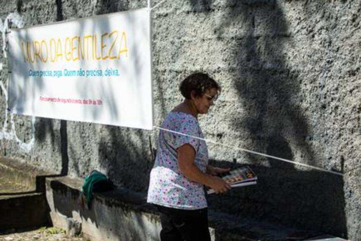 Helena Maria Cabral foi uma das beneficiadas pelo Muro da Gentileza