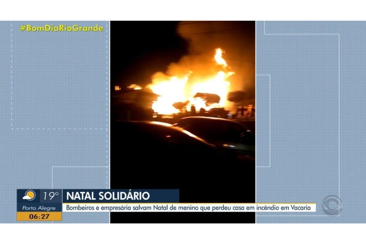 Casa de Cauã invadida pelas chamas. A causa do acidente ainda é investigada pelas autoridades 