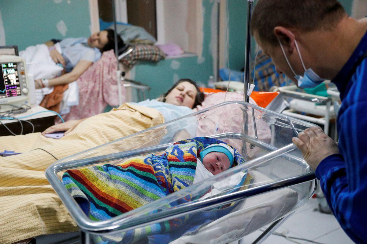 A equipe médica do hospital tem feito de tudo para auxiliar as mães ucranianas 