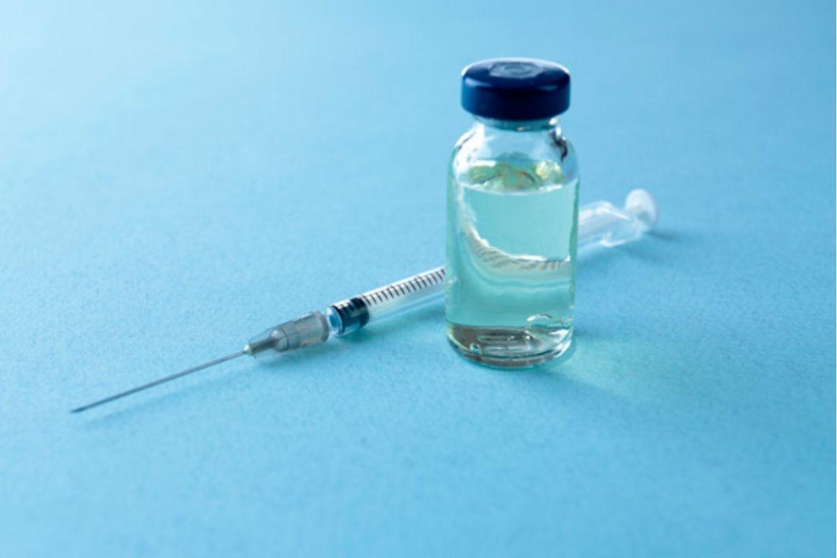 Três doses de vacina neutralizam Ômicron, afirmam Pfizer e BioNTech