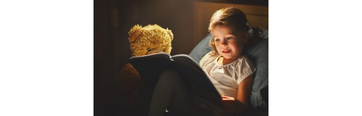 Leia ao lado do seu filho, invente histórias e personagens (Foto: iStock)