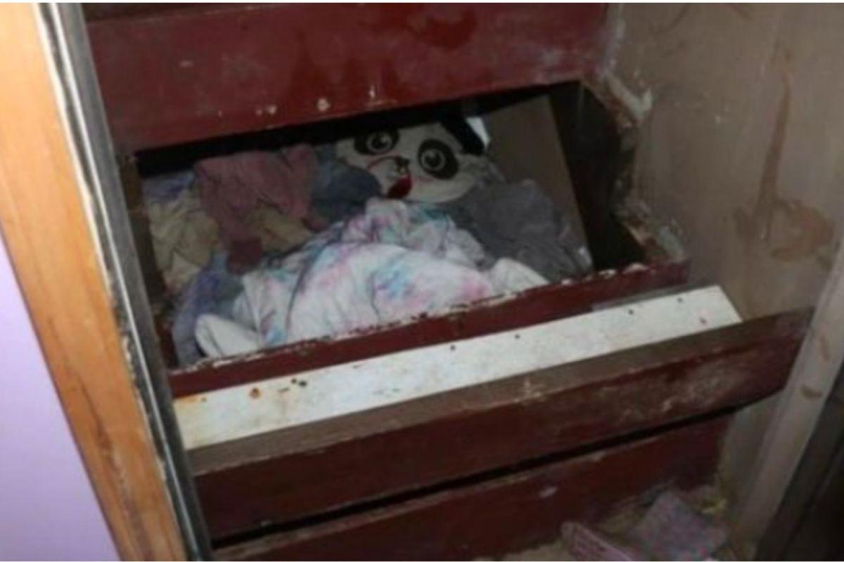 Criança é encontrada em sala secreta após ser sequestrada pelos pais biológicos