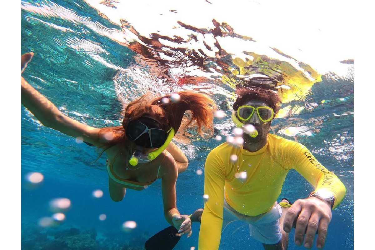Marina Ruy Barbosa e namorado Guilherme Mussi fizeram um mergulho nas Maldivas