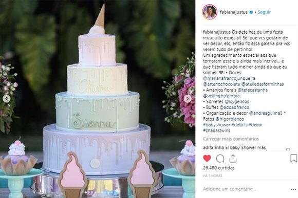 O nome das meninas estava no bolo! (Foto: Reprodução/ Instagram)