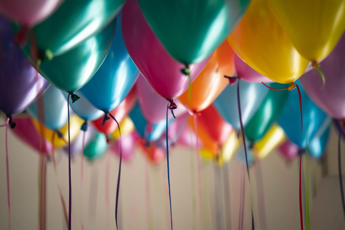 Balões de aniversário coloridos