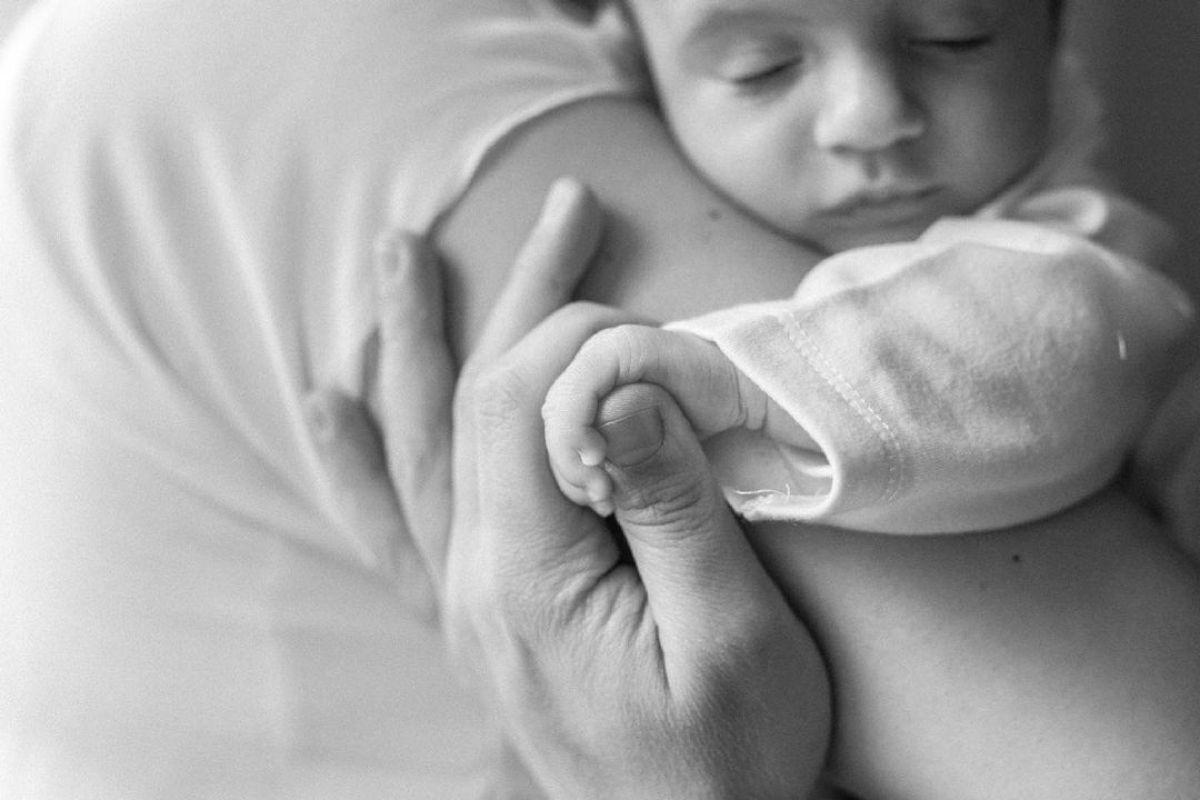 Delicado e natural, o ensaio newborn pode também trazer um olhar diferente e mais intimista nas fotografias 