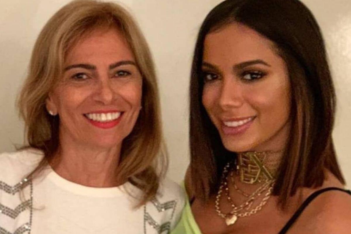 Anitta brinca com declaração da mãe nas redes sociais: "A patroa é você"