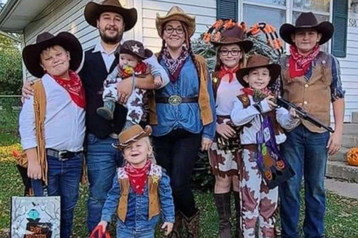 A família reunida no Halloween deste ano dias antes da morte da mãe