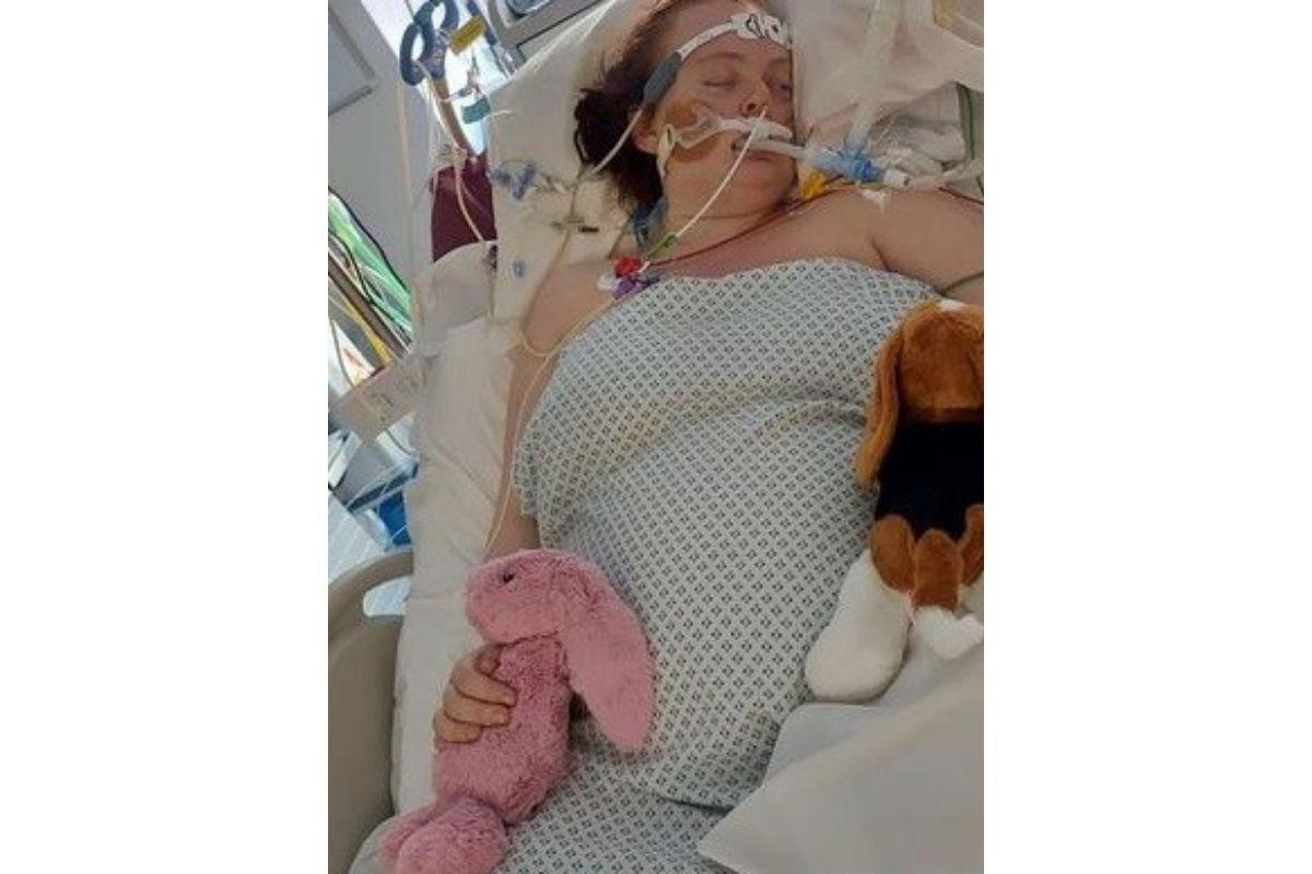 Loreen entrou em coma após 10 dias internada e precisou fazer uma cesárea de emergência