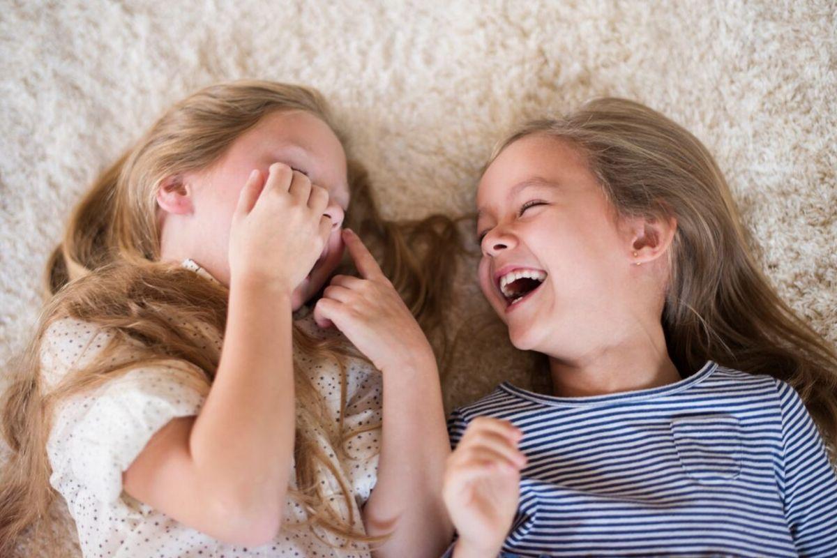 Estudos apontam que a relação entre irmãs tende a ser ainda mais forte