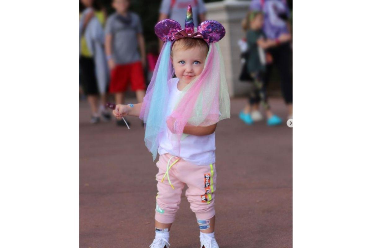Ana Paula mostrou a filha na Disney
