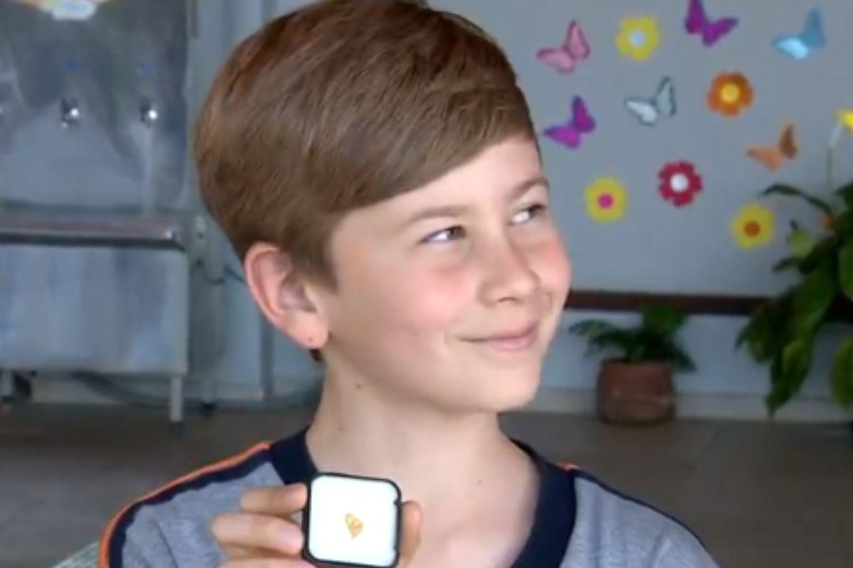Menino de 12 anos acha pepita de ouro em passeio escolar