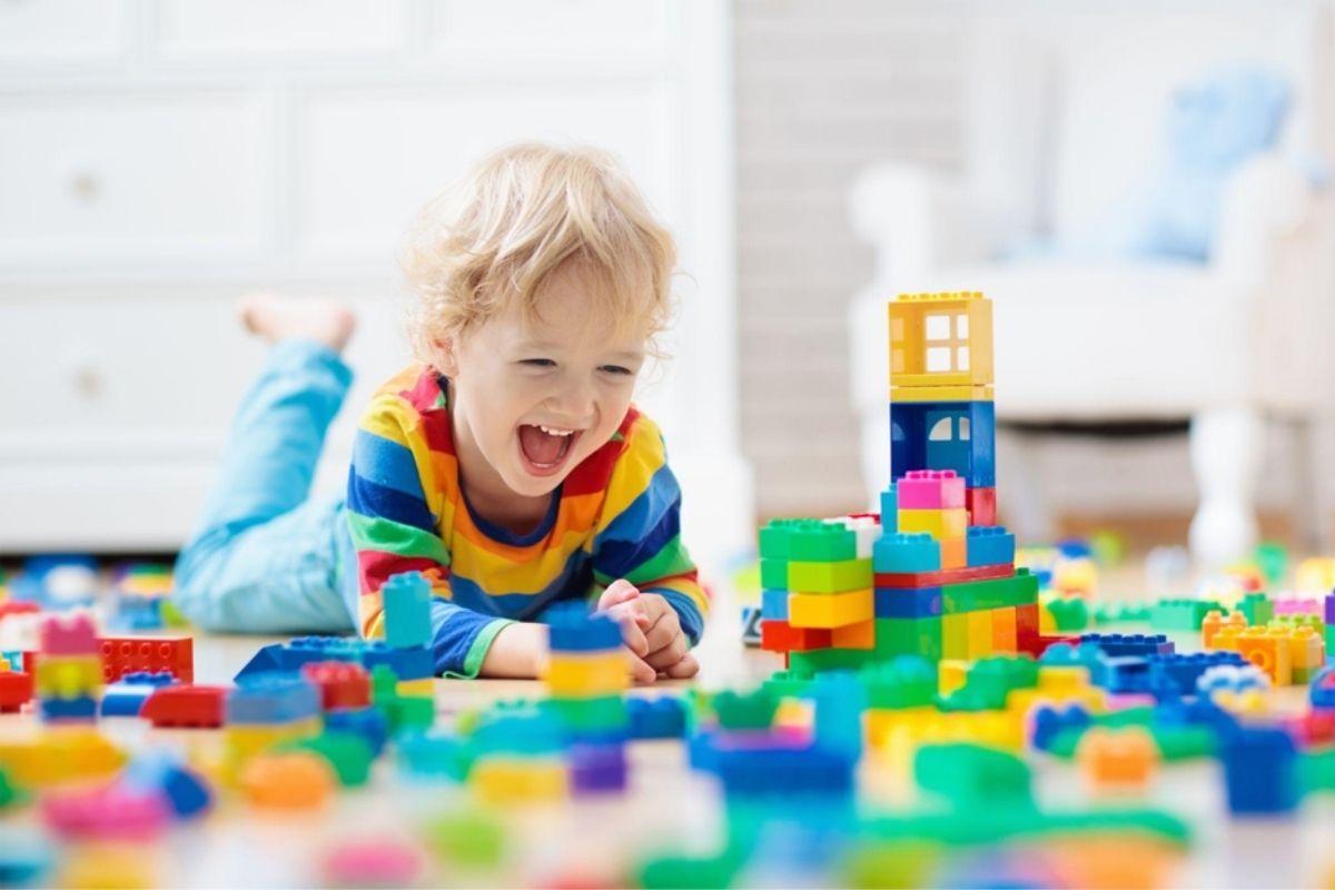 A criança aprende brincando, em um ambiente adequado e estimulante