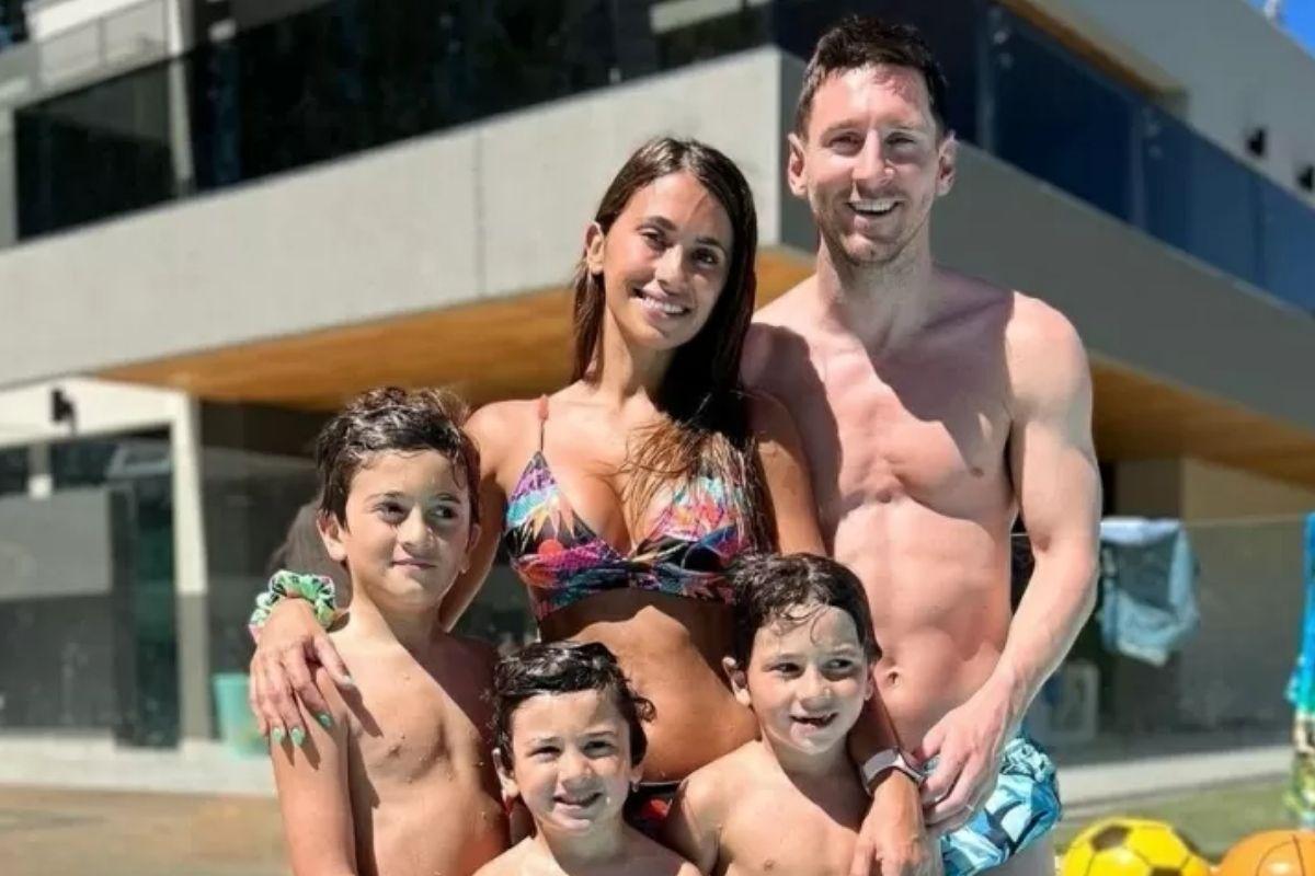 Messi ao lado da família em Rosário